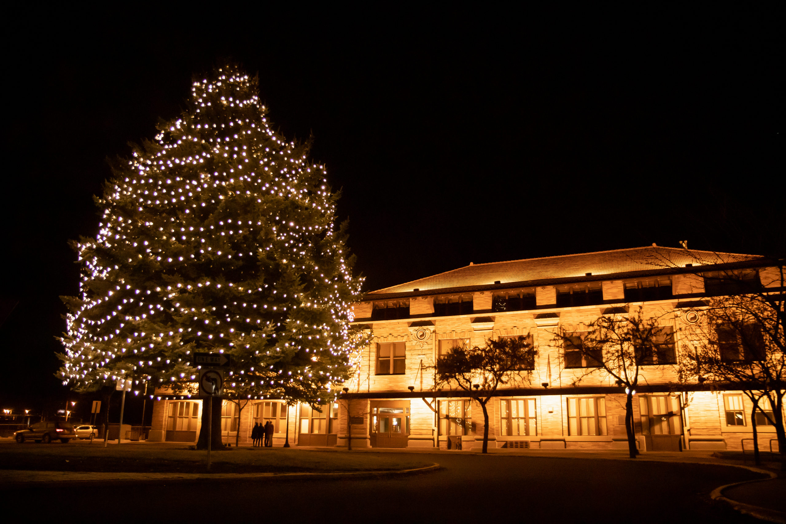 Missoula Christmas Thatre 2022 Holiday Decor - Downtown Missoula Partnership